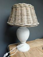 Schemerlamp met houten poot en rieten kap, Huis en Inrichting, Lampen | Tafellampen, Ophalen of Verzenden, Zo goed als nieuw
