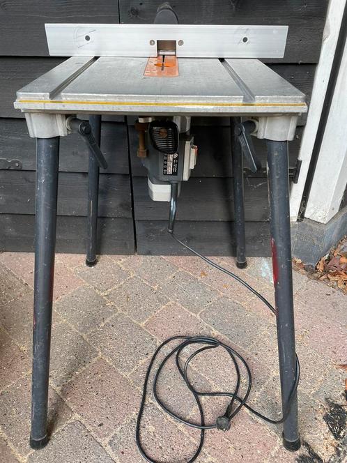 Elu freesmachine 1600w met tafel, Doe-het-zelf en Verbouw, Gereedschap | Freesmachines, Gebruikt, Elektrisch, Bovenfrees, Ophalen of Verzenden