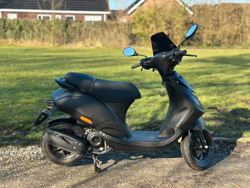 Piaggio zip / 2020 / 740 km / als nieuw! / garantie, Fietsen en Brommers, Scooters | Piaggio, Zo goed als nieuw, Zip, Maximaal 25 km/u