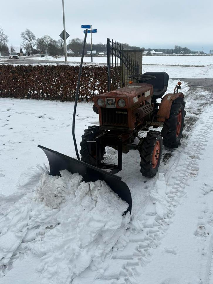Kubota b7001 minitrekker met front sneeuwschuif, Zakelijke goederen, Agrarisch | Tractoren, tot 2500, Overige merken, tot 80 Pk