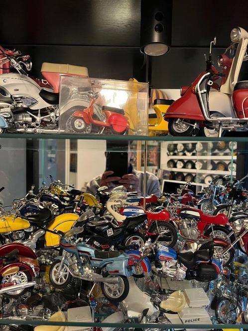 Vitrine met Motors, Verzamelen, Complete verzamelingen en Collecties, Ophalen