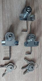 vitrine sluiting, Ophalen of Verzenden, Gebruikt, Rvs, Slot