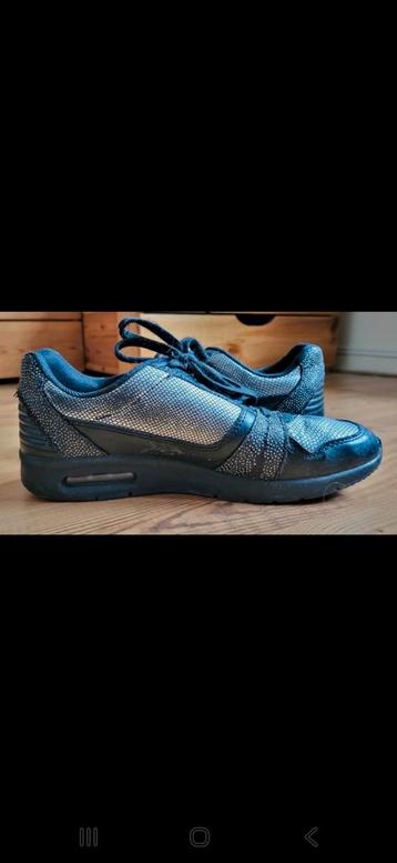 Zwarte Sneakers - Gedragen beschikbaar voor biedingen