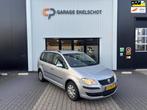 Volkswagen Touran 1.6 Optive|Airco|Cruise|NAP|Nieuwe apk, Voorwielaandrijving, Stof, Zwart, 4 cilinders