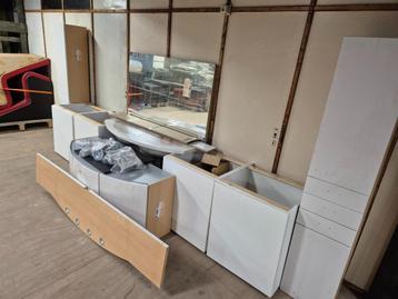 Badkamer meubel set - NIEUW - dubbele wastafel en spiegel beschikbaar voor biedingen