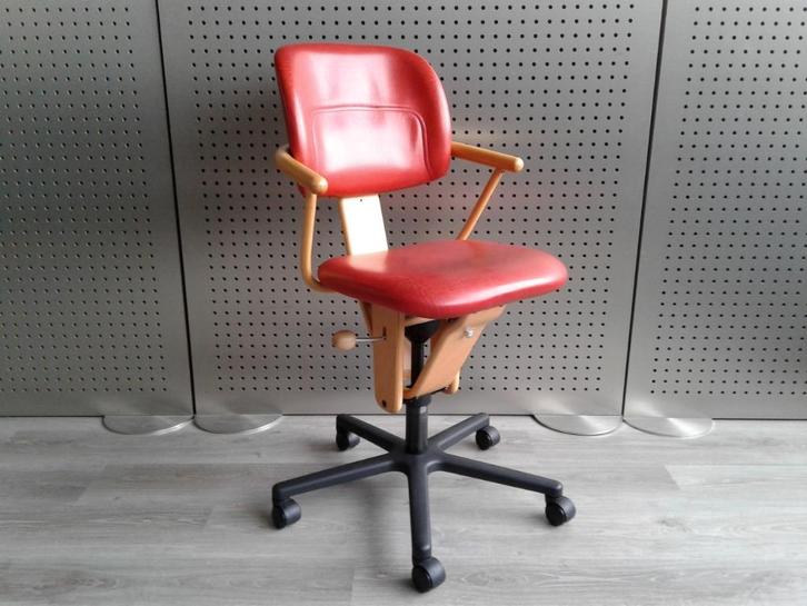 1x Moizi 18 (Rood Leder), Heel Mooi!, Huis en Inrichting, Bureaustoelen, Zo goed als nieuw, Bureaustoel, Rood, Ergonomisch, Ophalen of Verzenden