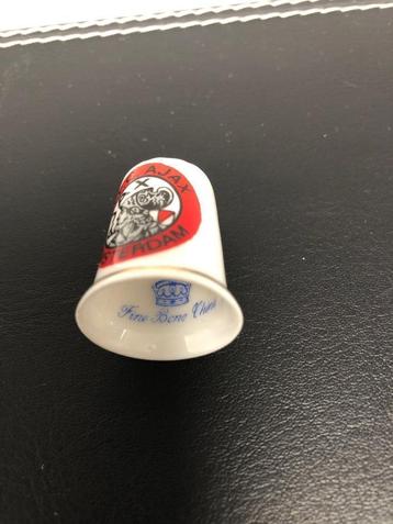Dedal de porcelana fina  beschikbaar voor biedingen