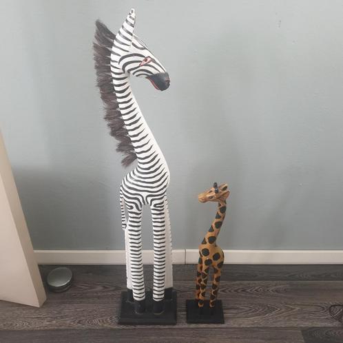 Handgesneden houten standbeeld van Giraffe en Zebra, Verzamelen, Beelden en Beeldjes, Gebruikt, Dier, Ophalen of Verzenden