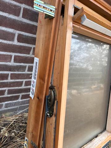 Dakramen 78 x 98 - 4 stuks beschikbaar voor biedingen