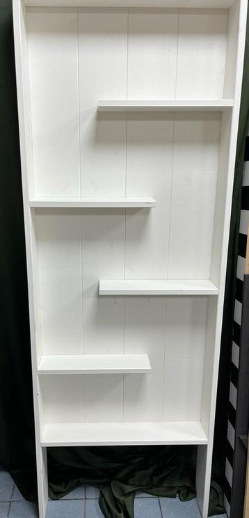 Wandkast beschikbaar voor biedingen