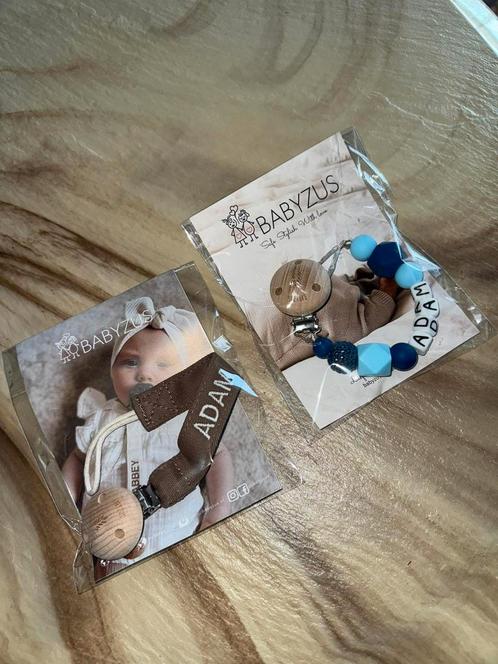 Twee nieuwe speenkoorden met naam Adam, Kinderen en Baby's, Babymode-accessoires, Nieuw, Ophalen of Verzenden