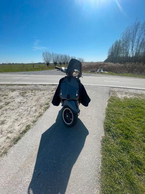 Vespa sprint 50cc nardo gray, Fietsen en Brommers, Scooters | Vespa, Gebruikt, Maximaal 25 km/u, Benzine, Ophalen of Verzenden