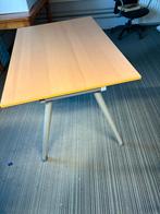 Houten bureau met metalen poten, Ophalen, Gebruikt, 100 tot 150 cm, Tot twee personen