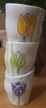 3 Bekers/ vaasjes van Corry Ammerlaan keramiek set tulpen, Huis en Inrichting, Ophalen of Verzenden, Keramiek, Overige stijlen