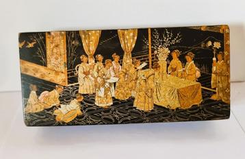  Chinees doos met goud Chinoiserie decor. beschikbaar voor biedingen