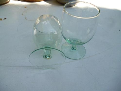 4 sapglazen ?Ø 7,5 x 12 cm  groen recycled glas + wijnglazen, Antiek en Kunst, Antiek | Glas en Kristal, Ophalen of Verzenden