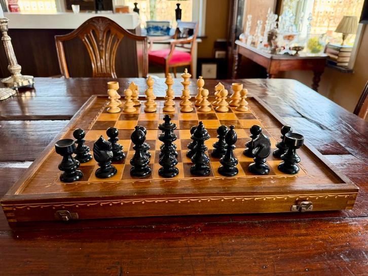 Sovjet-Russisch schaak- en backgammonspel.  -ca. 1960, Hobby en Vrije tijd, Gezelschapsspellen | Bordspellen, Zo goed als nieuw