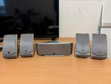 5 x Speakers JBL SCS-200SAT met steun / beugels beschikbaar voor biedingen