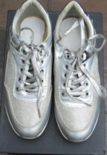 Dames sneakers maat 40 prima staat beschikbaar voor biedingen
