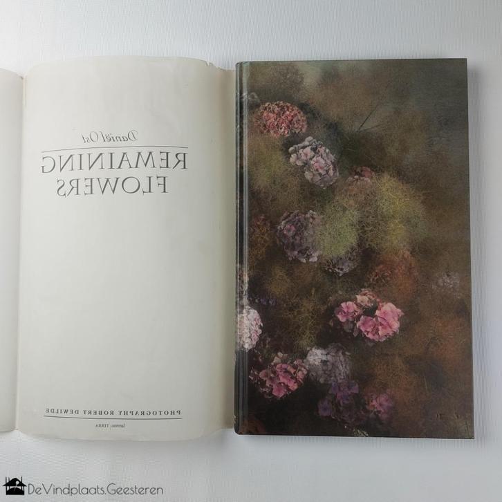 Remaining Flowers – fotoboek Daniel Ost, Boeken, Kunst en Cultuur | Fotografie en Design, Zo goed als nieuw, Fotografen, Ophalen of Verzenden