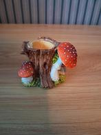 Boomstam met kleine paddestoelen, Ophalen of Verzenden, Zo goed als nieuw, Dier