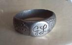 WO1 trench art ring "G L", Ophalen of Verzenden, Zo goed als nieuw, 17 tot 18, Dame