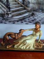 Schitterend Art Deco beeld vrouw met hond, Ophalen of Verzenden