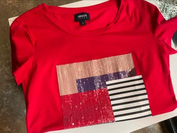 Armani t shirt S beschikbaar voor biedingen
