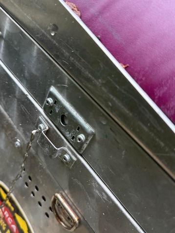 Viskoffer met rugleuning en lades beschikbaar voor biedingen