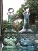 2 Antieke Geslepen Iriserende Karafjes Groen en Blauw, Ophalen of Verzenden