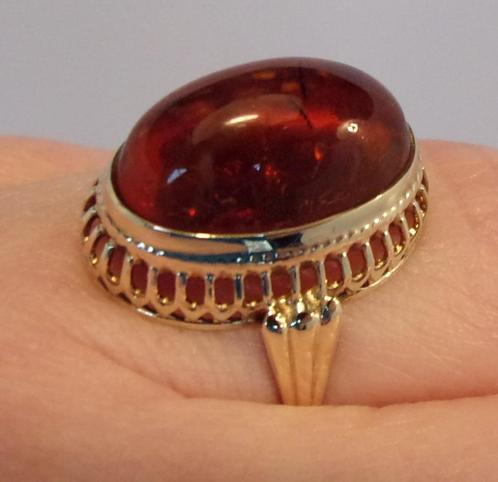 Antieke geelgouden ring met grote Barnsteen - Amber, Sieraden, Tassen en Uiterlijk, Antieke sieraden, Ring, Goud, Met edelsteen