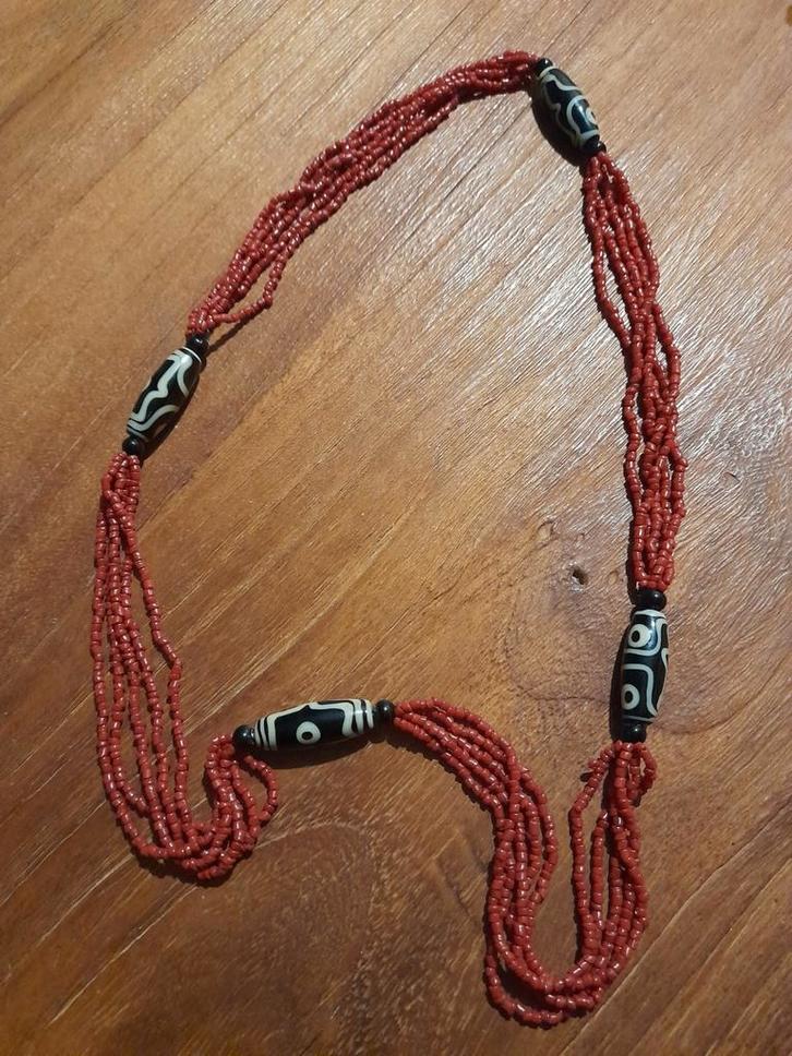 Oude Bloedkoralen Ketting met Zwarte Kralen, Sieraden, Tassen en Uiterlijk, Kettingen, Zo goed als nieuw, Steen of Mineraal, Zwart
