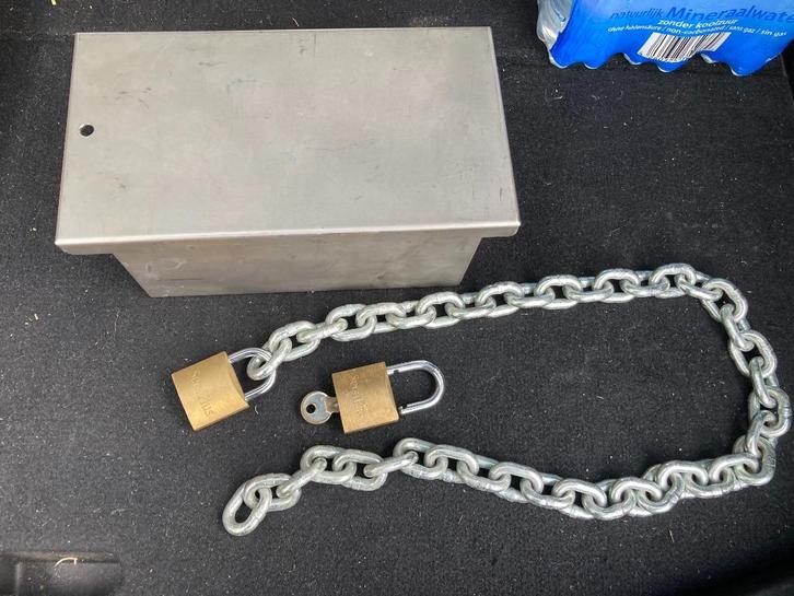 Rvs mobiele kluis - autokluis - met ketting en 2 hangsloten., Auto diversen, Anti-diefstal, Zo goed als nieuw, Ophalen of Verzenden