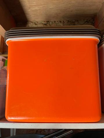 Oranje Koelbox beschikbaar voor biedingen