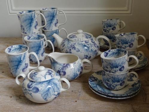 Servies, Barratts, VINEYARD GRAPES, blauw, zo goed als nieuw, Antiek en Kunst, Antiek | Servies los, Ophalen of Verzenden