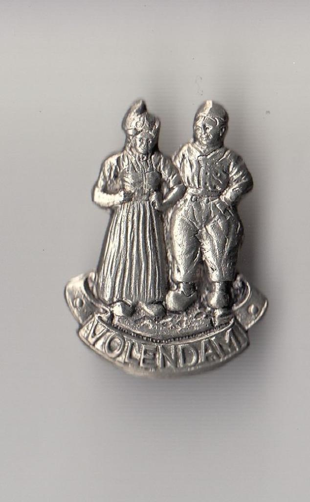 Volendam Klederdracht broche, Verzamelen, Speldjes, Pins en Buttons, Gebruikt, Speldje of Pin, Overige onderwerpen, Ophalen of Verzenden