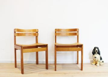 Set van 2 houten vintage stoelen. Retro stoel, Brutalist beschikbaar voor biedingen