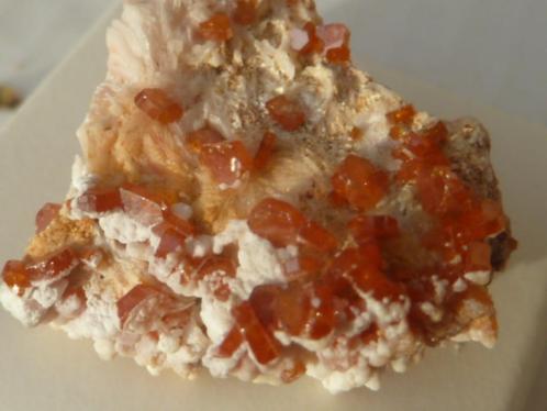 Vanadiniet (01), Verzamelen, Mineralen en Fossielen, Mineraal, Ophalen of Verzenden
