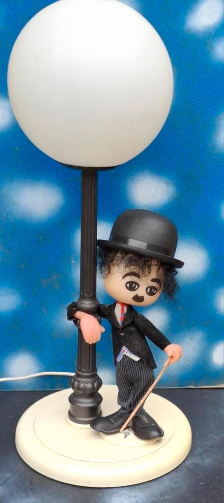 Charlie Chaplin tafellamp. Italy. Ca 70/80. * Zie tekst., Antiek en Kunst, Curiosa en Brocante, Ophalen