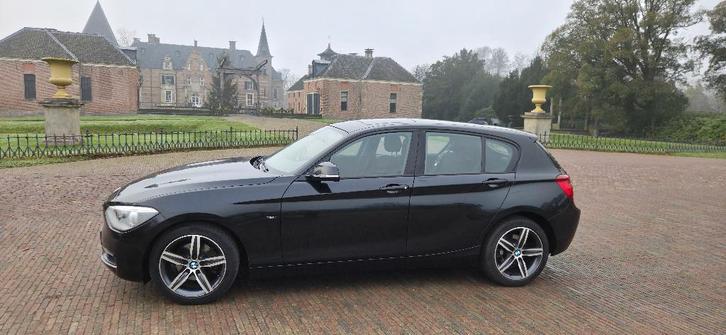 BMW 1-Serie 118I 125KW 5DR 2013 Zwart, Auto's, BMW, Particulier, 1-Serie, ABS, Airbags, Airconditioning, Bluetooth, Boordcomputer