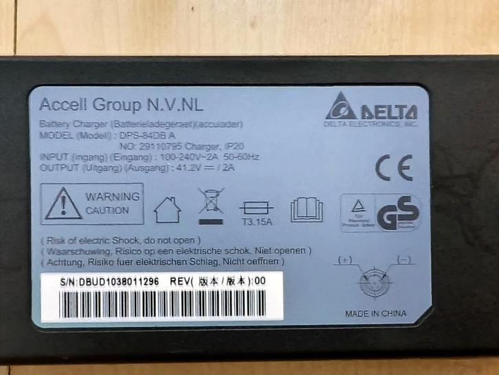 Accell ION acculader 36V – IP20 4 PINS, Fietsen en Brommers, Fietsaccessoires | Overige Fietsaccessoires, Gebruikt, Ophalen of Verzenden