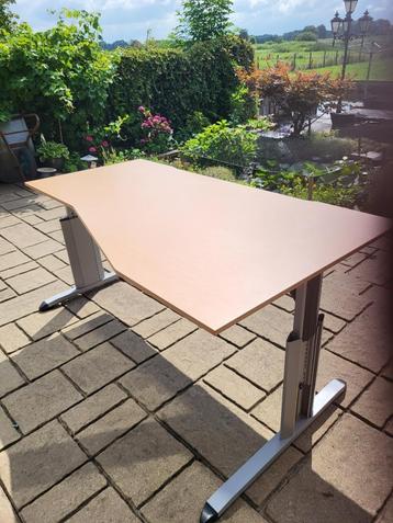 Bureau stijlvol professioneel houtkleurig (essen) 180 x 180 beschikbaar voor biedingen