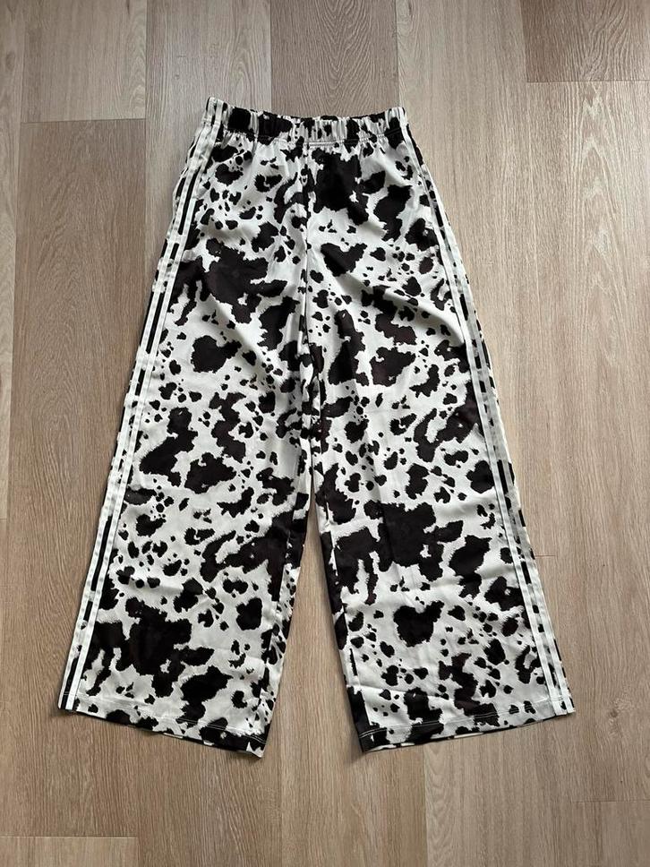 Adidas original broek adidas cow print pants limited edition, Kleding | Dames, Sportkleding, Zo goed als nieuw, Overige typen