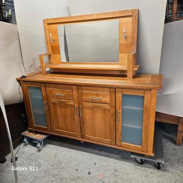 Modern eiken dressoir met spiegelopzet beschikbaar voor biedingen