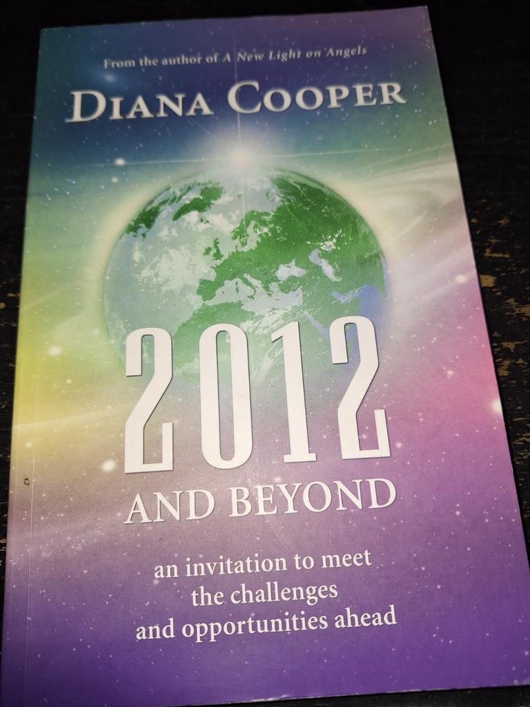 2012 And Beyond, Boeken, Ophalen of Verzenden, Zo goed als nieuw