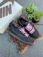 Travis Scott Jordan 1 Retro Low OG SP - Velvet Brown Maat 44, Kleding | Heren, Schoenen, Bruin, Nieuw, Ophalen of Verzenden, Sneakers of Gympen
