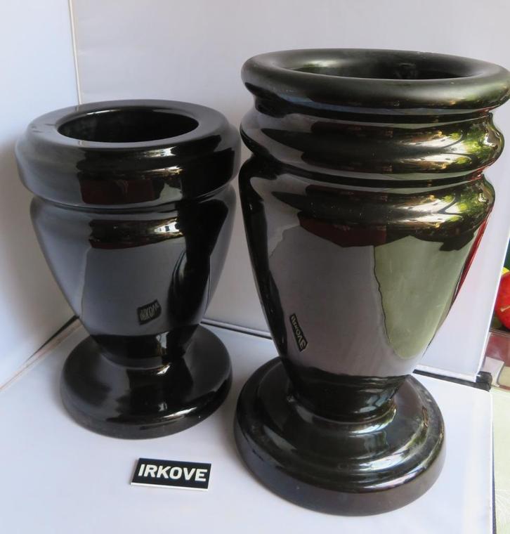 TWEE MARMEREN (GRAF) VAZEN * Zwart *, Antiek en Kunst, Antiek | Vazen, Ophalen