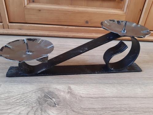 Stalen kandelaar voor 2 grote kaarsen, Huis en Inrichting, Woonaccessoires | Kandelaars en Kaarsen, Gebruikt, Kandelaar, Minder dan 25 cm