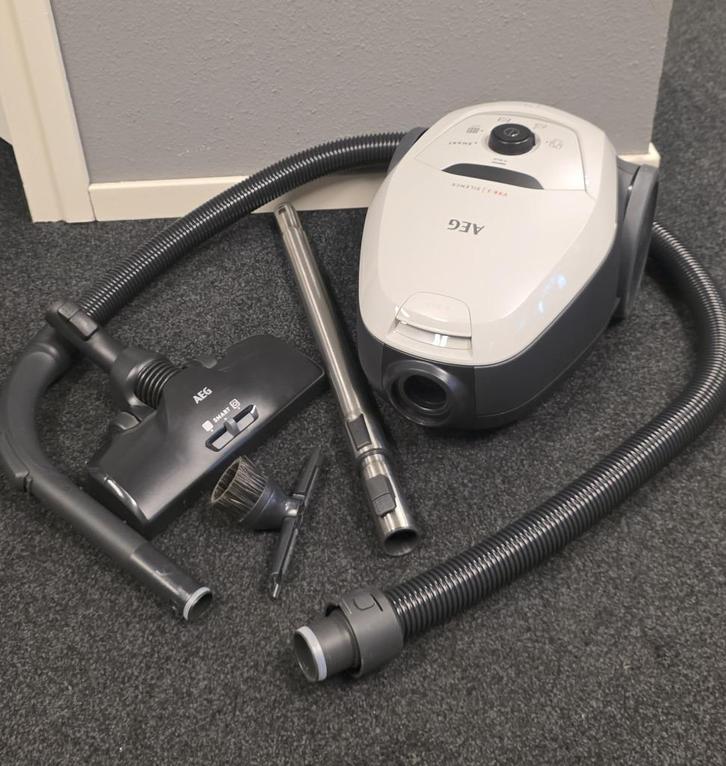 AEG stofzuiger met zak, Witgoed en Apparatuur, Stofzuigers, Zo goed als nieuw, Stofzuiger, Minder dan 1200 watt, Stofzak, Ophalen