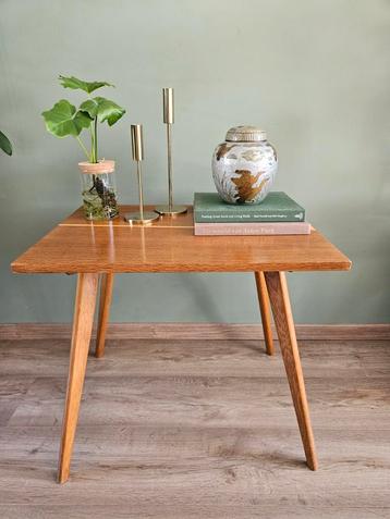 Vintage houten bijzettafel, rechthoekig beschikbaar voor biedingen